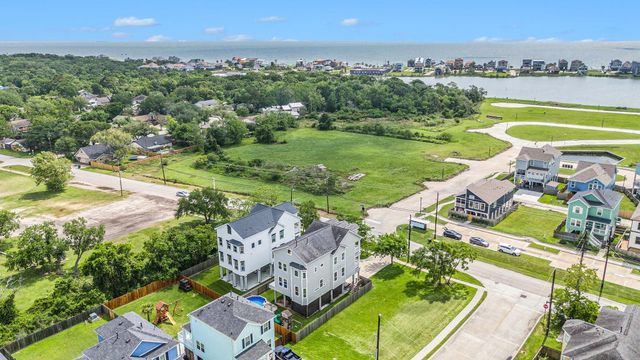 1333 N Meyer Avenue, Seabrook, TX 77586