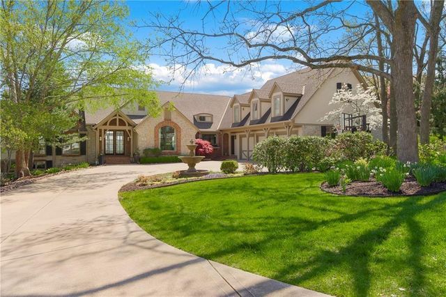 206 South Shore Drive, Lake Winnebago, MO 64034