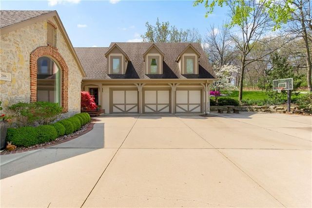 206 South Shore Drive, Lake Winnebago, MO 64034