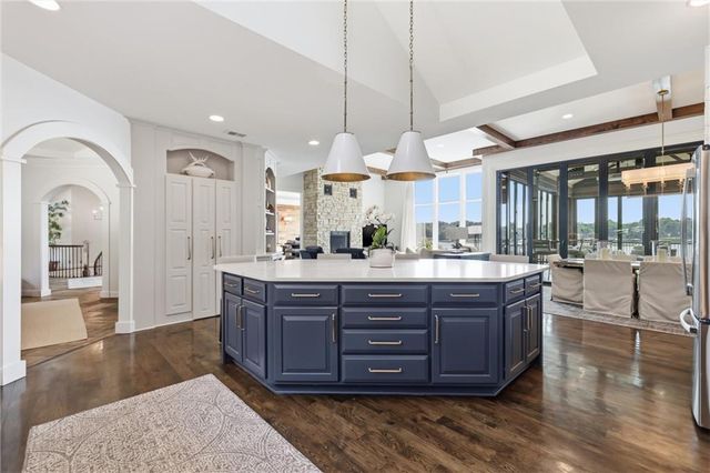 206 South Shore Drive, Lake Winnebago, MO 64034