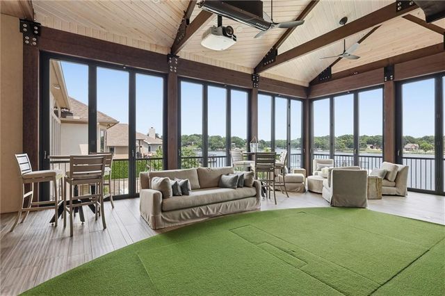 206 South Shore Drive, Lake Winnebago, MO 64034