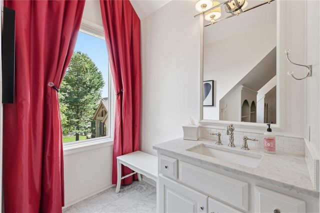 206 South Shore Drive, Lake Winnebago, MO 64034