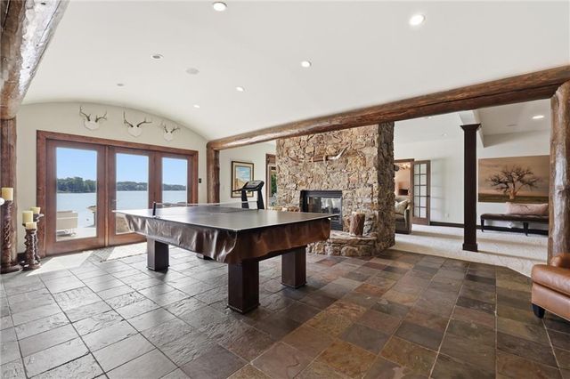 206 South Shore Drive, Lake Winnebago, MO 64034
