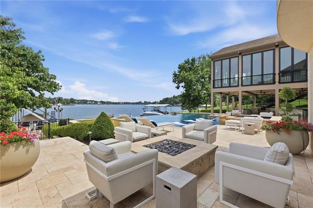 206 South Shore Drive, Lake Winnebago, MO 64034