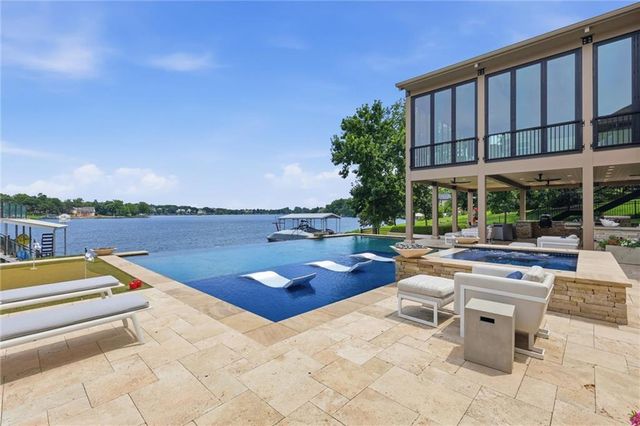 206 South Shore Drive, Lake Winnebago, MO 64034
