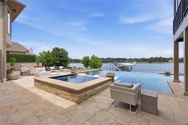 206 South Shore Drive, Lake Winnebago, MO 64034