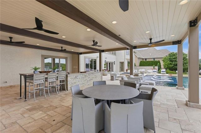 206 South Shore Drive, Lake Winnebago, MO 64034