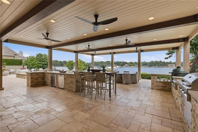 206 South Shore Drive, Lake Winnebago, MO 64034