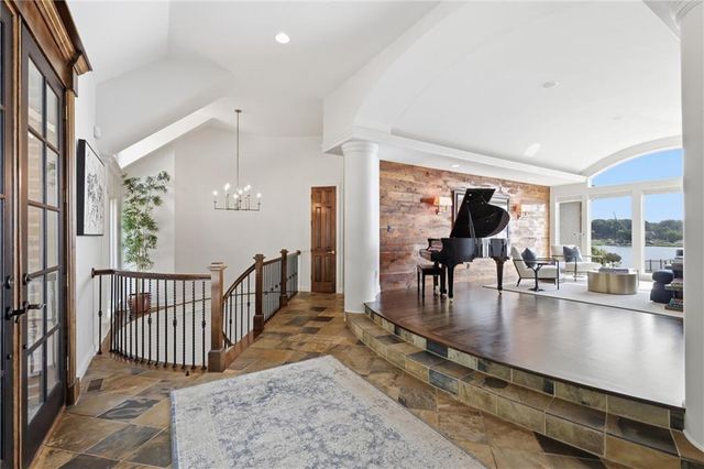 206 South Shore Drive, Lake Winnebago, MO 64034