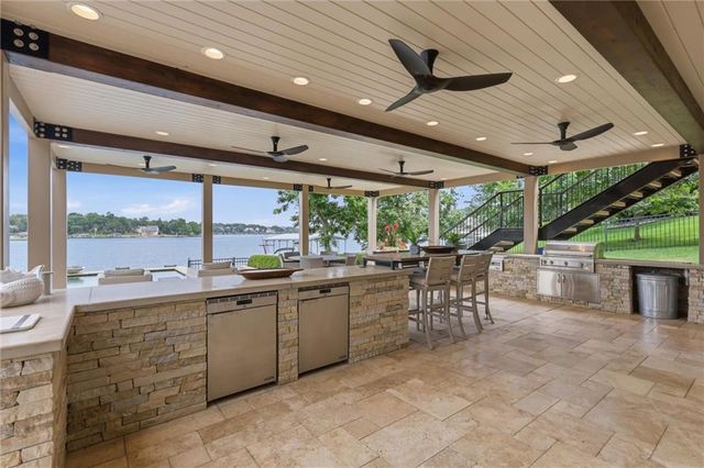 206 South Shore Drive, Lake Winnebago, MO 64034