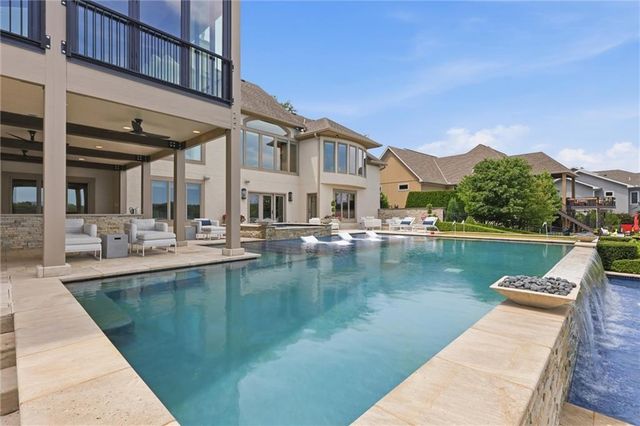 206 South Shore Drive, Lake Winnebago, MO 64034