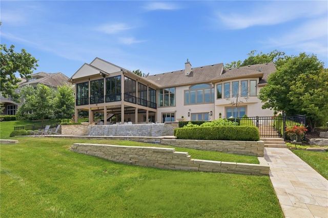 206 South Shore Drive, Lake Winnebago, MO 64034
