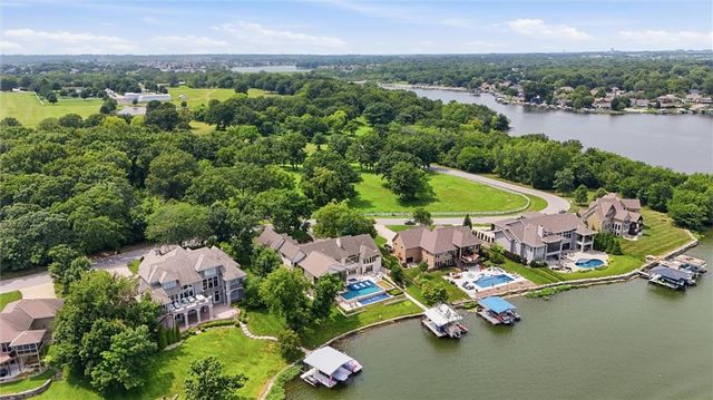 206 South Shore Drive, Lake Winnebago, MO 64034