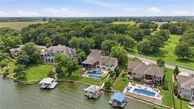 206 South Shore Drive, Lake Winnebago, MO 64034