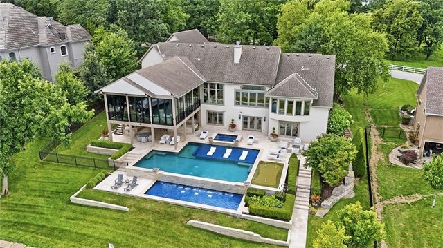 206 South Shore Drive, Lake Winnebago, MO 64034