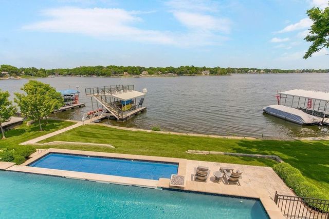 206 South Shore Drive, Lake Winnebago, MO 64034