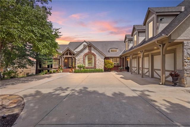 206 South Shore Drive, Lake Winnebago, MO 64034