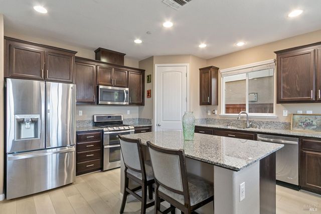 2126 Yellow Rose Cir, Fairfield, CA 94534