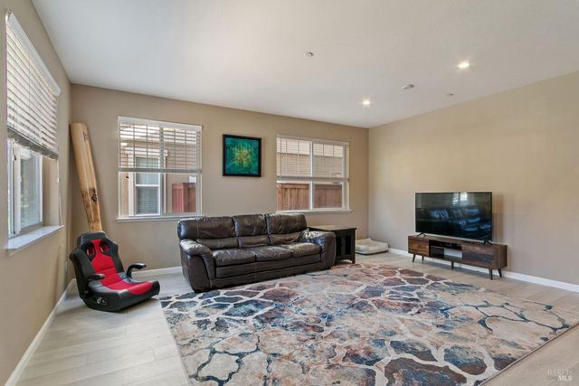 2126 Yellow Rose Cir, Fairfield, CA 94534