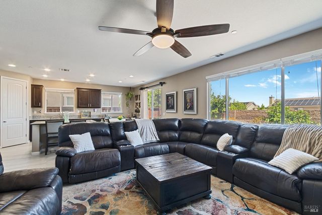 2126 Yellow Rose Cir, Fairfield, CA 94534