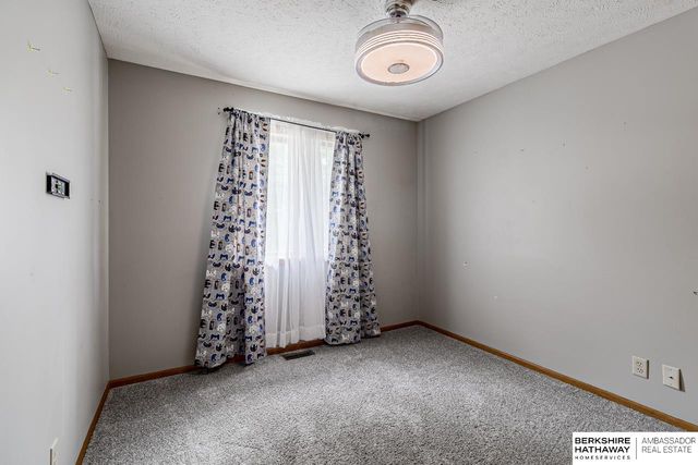 1947 NW 54th Street, Lincoln, NE 68528