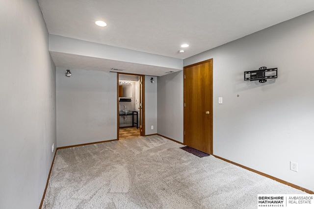 1947 NW 54th Street, Lincoln, NE 68528