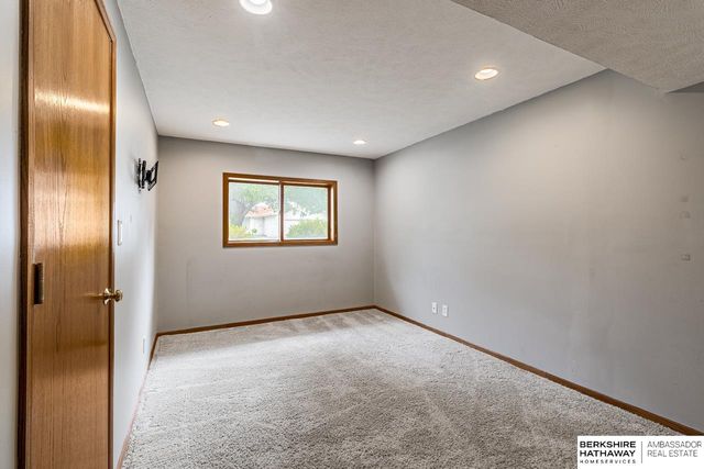 1947 NW 54th Street, Lincoln, NE 68528