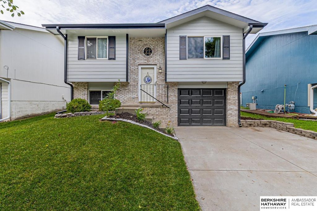 1947 NW 54th Street, Lincoln, NE 68528