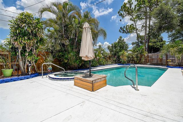 1509 CANTERBURY ROAD N, St Petersburg, FL 33710