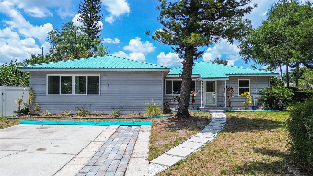 1509 CANTERBURY ROAD N, St Petersburg, FL 33710
