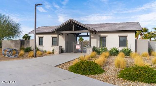 8840 W COLTER Street, Glendale, AZ 85305