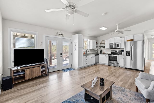 130 SCENIC VIEW DR, Spring Branch, TX 78070