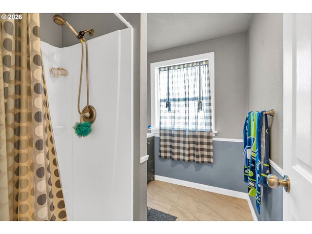 2907 COLUMBIA HEIGHTS Rd, Longview, WA 98632