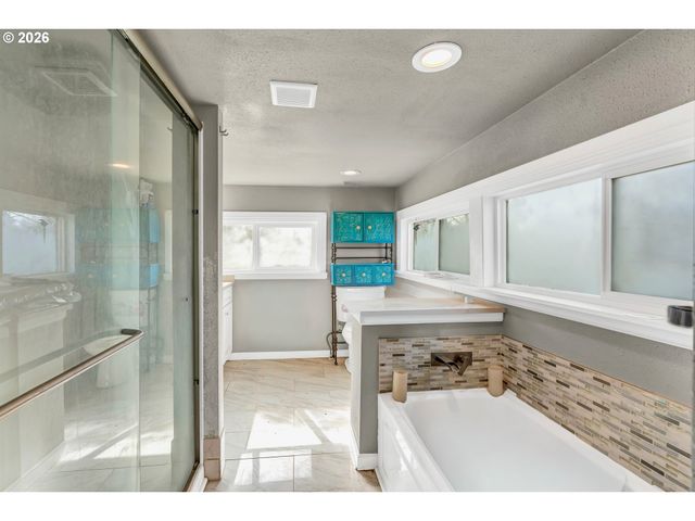 2907 COLUMBIA HEIGHTS Rd, Longview, WA 98632