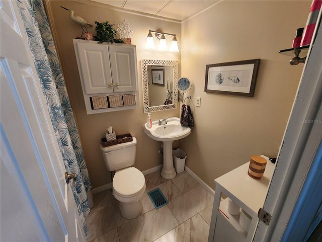 808 53RD AVENUE E 22, Bradenton, FL 34203