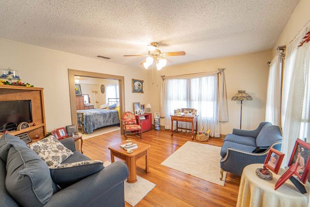 900 W West Walker, Breckenridge, TX 76424