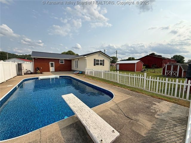 26 Winfield Avenue, Winfield, WV 25213