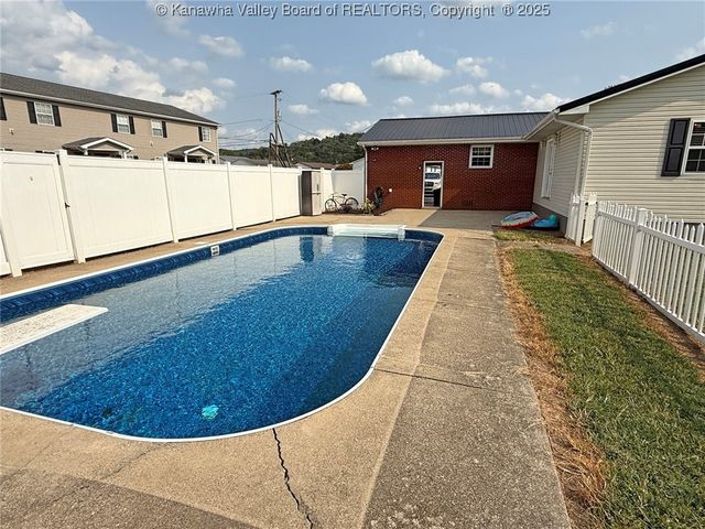 26 Winfield Avenue, Winfield, WV 25213