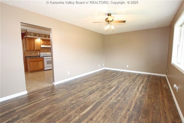 26 Winfield Avenue, Winfield, WV 25213