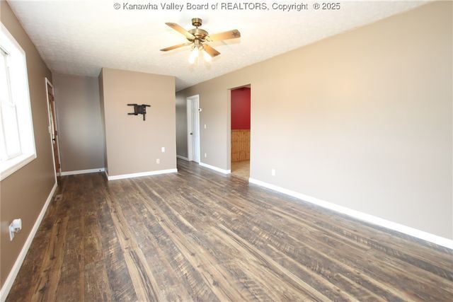 26 Winfield Avenue, Winfield, WV 25213