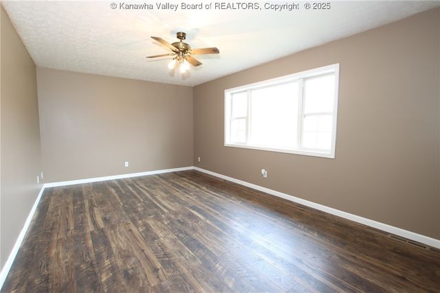 26 Winfield Avenue, Winfield, WV 25213