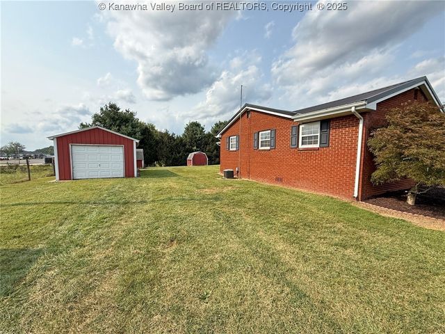 26 Winfield Avenue, Winfield, WV 25213