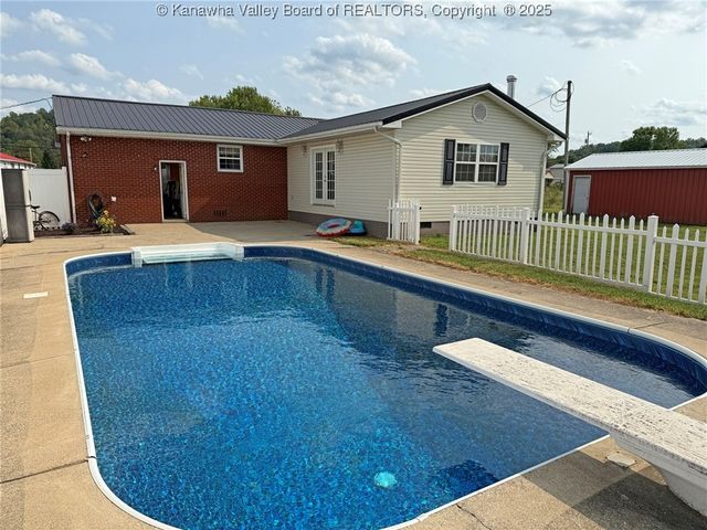 26 Winfield Avenue, Winfield, WV 25213