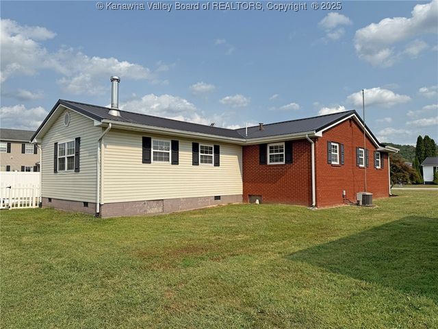 26 Winfield Avenue, Winfield, WV 25213