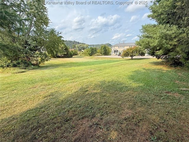 26 Winfield Avenue, Winfield, WV 25213