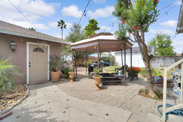 1005 N Fruit Avenue, Fresno, CA 93728