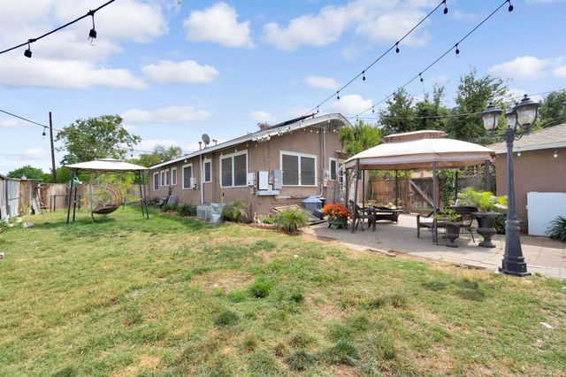 1005 N Fruit Avenue, Fresno, CA 93728