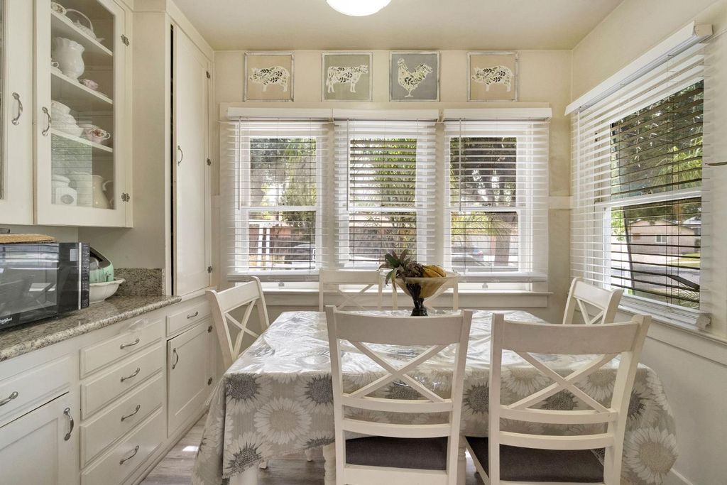 Image 16 of property listing at 1005 N Fruit Avenue, Fresno, CA 93728
