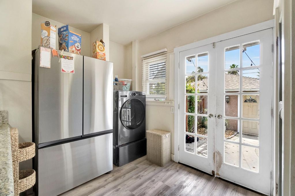 Image 17 of property listing at 1005 N Fruit Avenue, Fresno, CA 93728