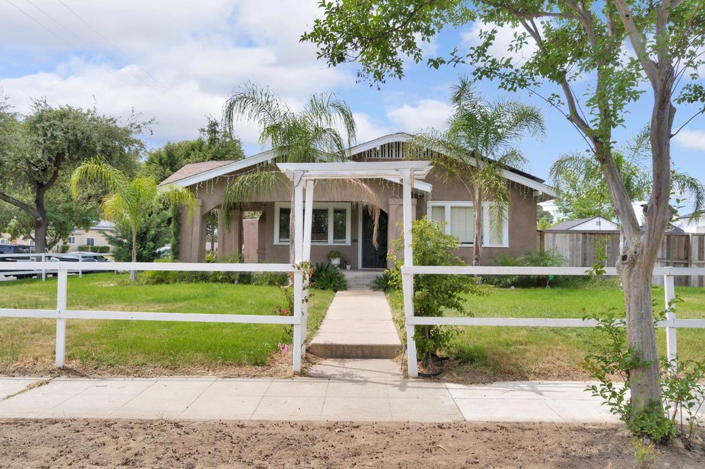 Image 2 of property listing at 1005 N Fruit Avenue, Fresno, CA 93728
